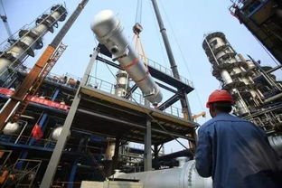 齐鲁石化炼油厂 模块化安装展新篇，650吨履带吊擎起产业力量